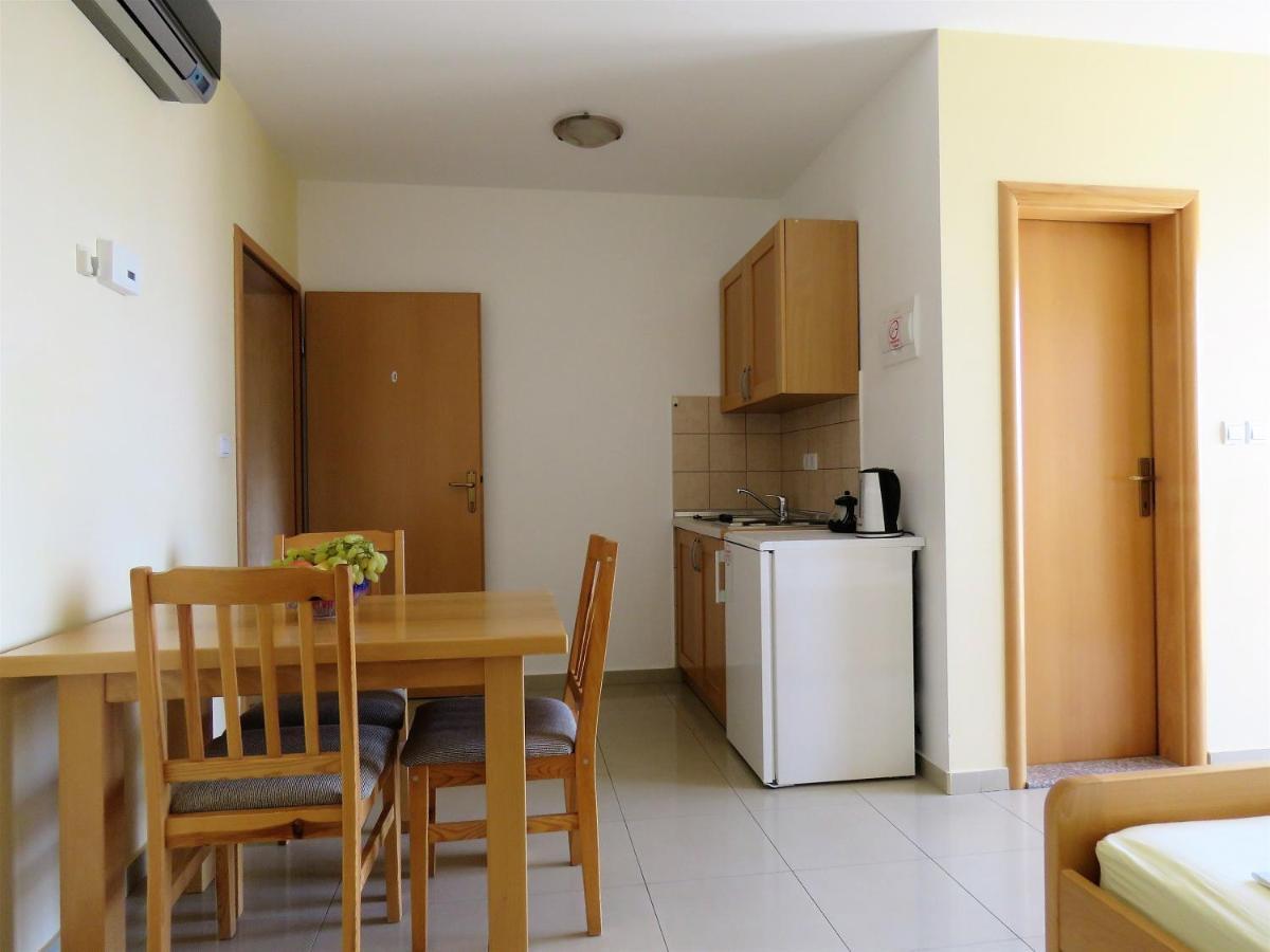 Apartments Kojan Omiš Екстериор снимка