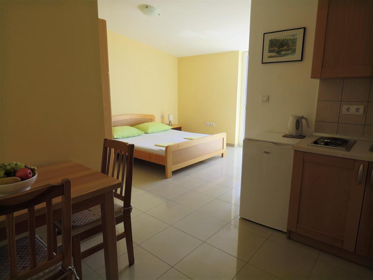 Apartments Kojan Omiš Екстериор снимка