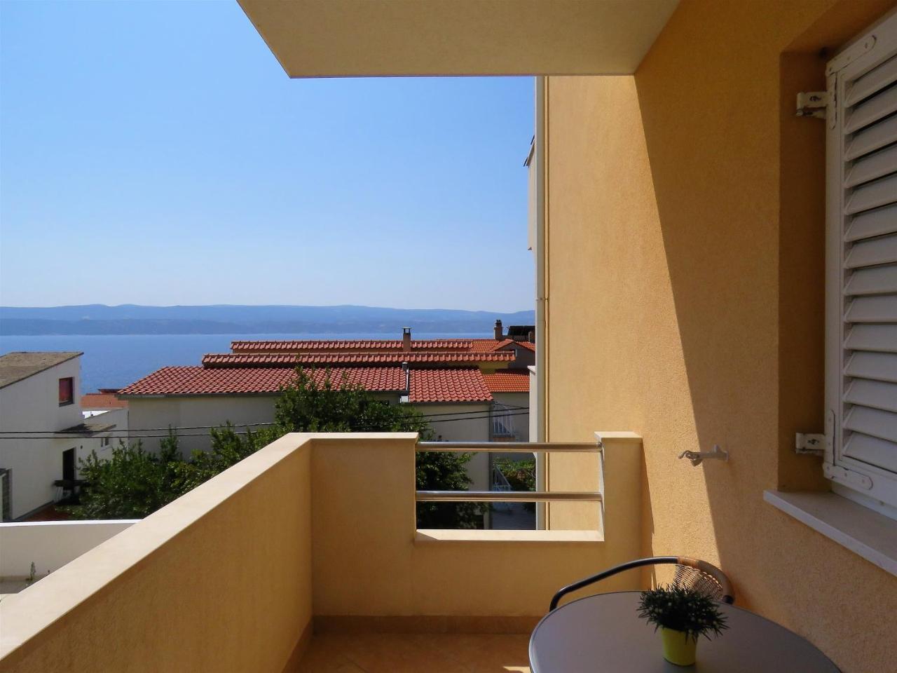 Apartments Kojan Omiš Екстериор снимка