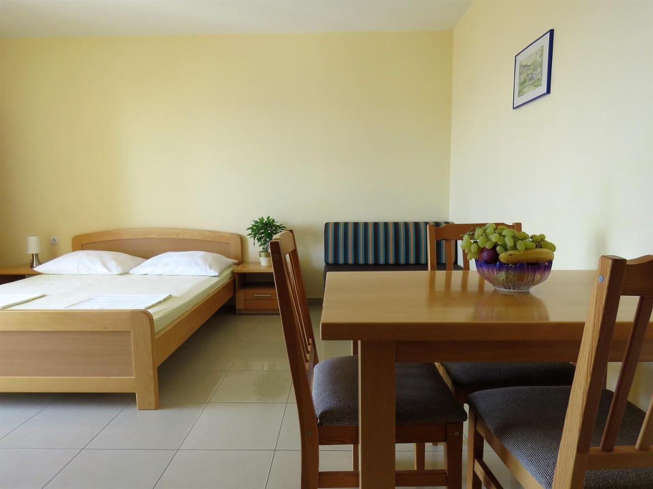 Apartments Kojan Omiš Екстериор снимка