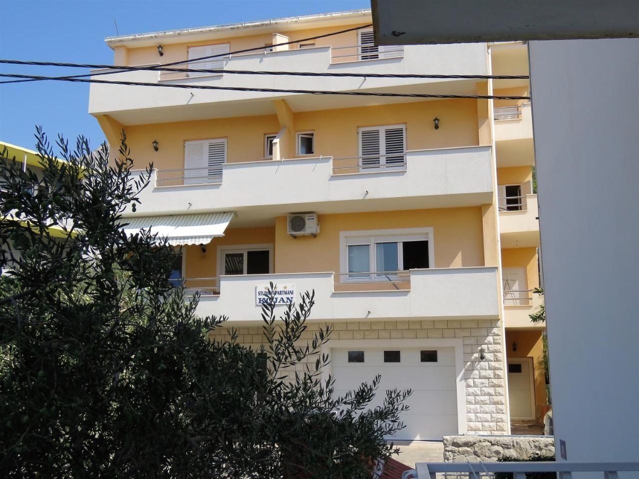 Apartments Kojan Omiš Екстериор снимка