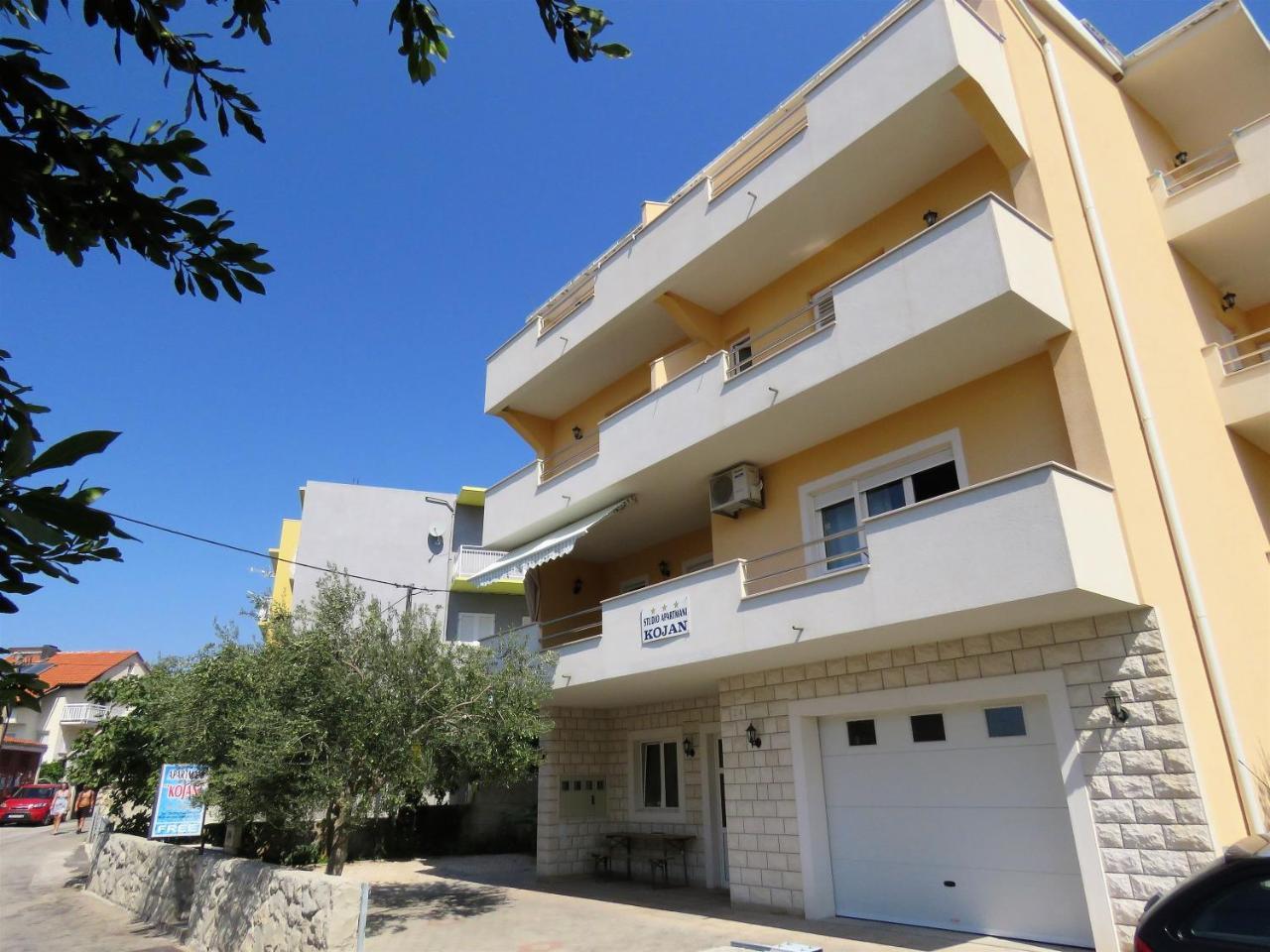 Apartments Kojan Omiš Екстериор снимка