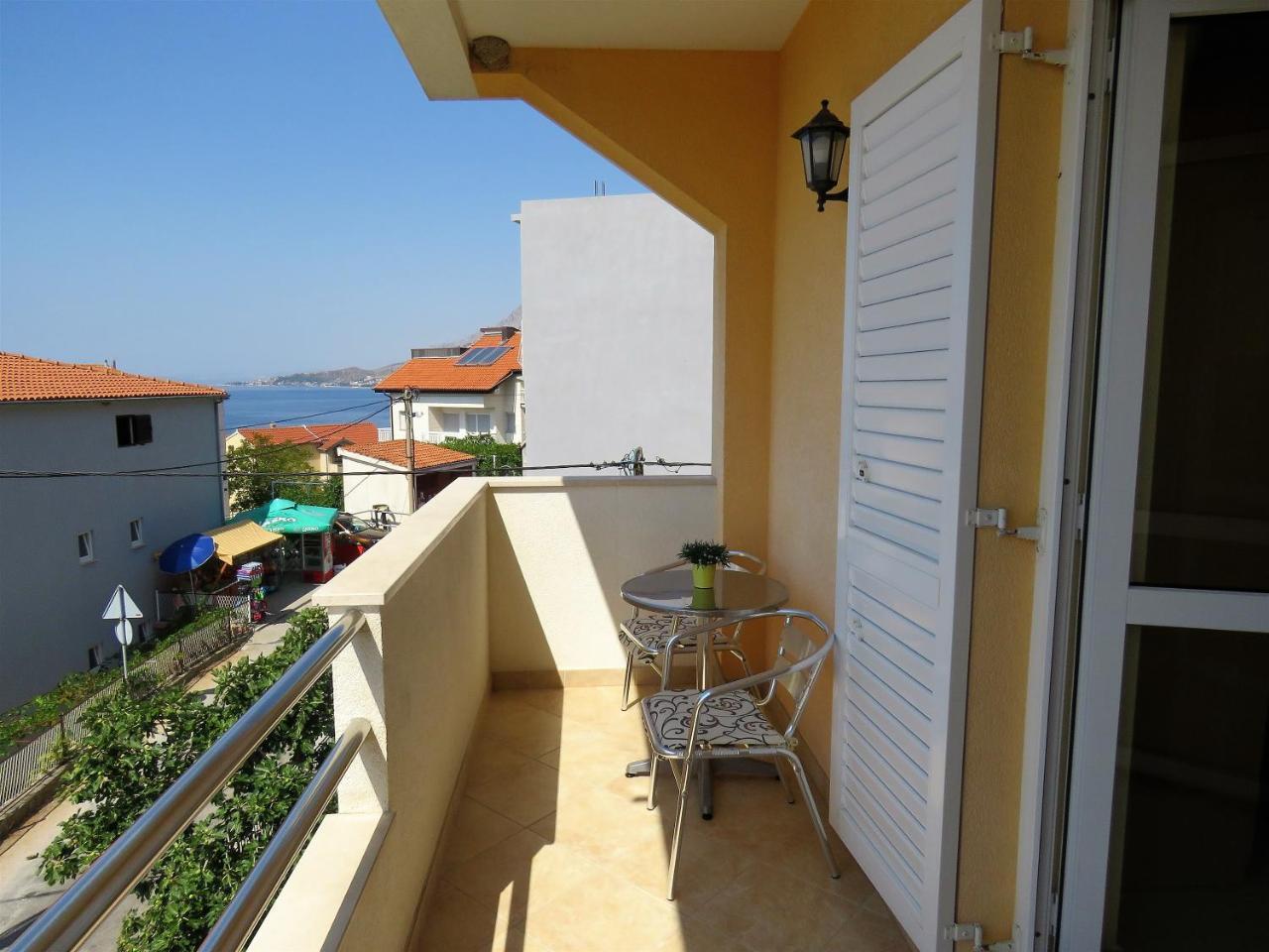 Apartments Kojan Omiš Екстериор снимка